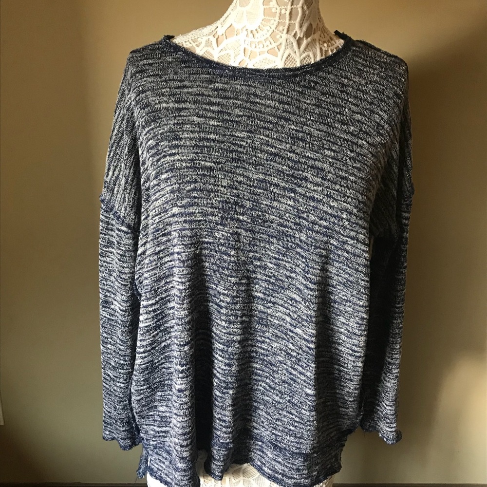 Like new Cecico light weight knit top